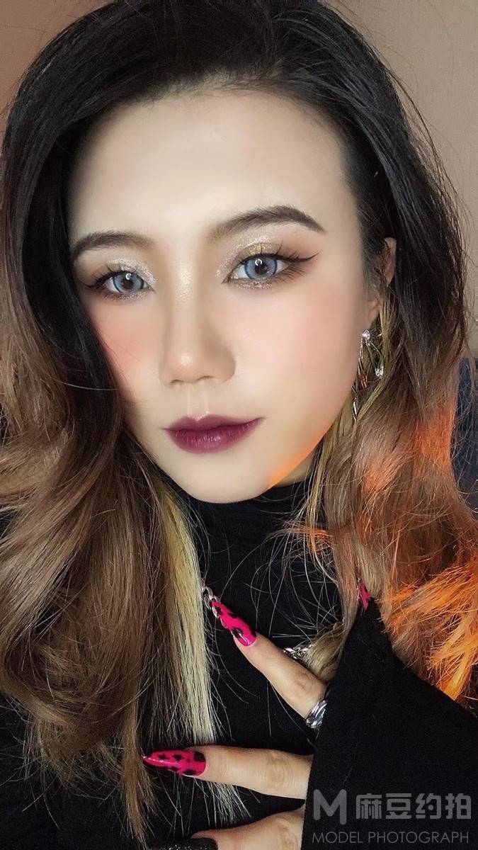 情绪模特