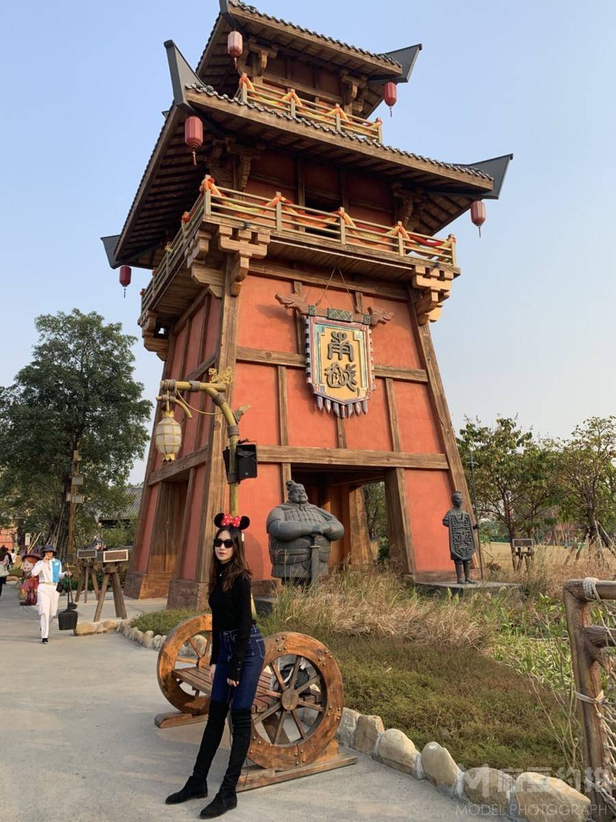 情绪模特