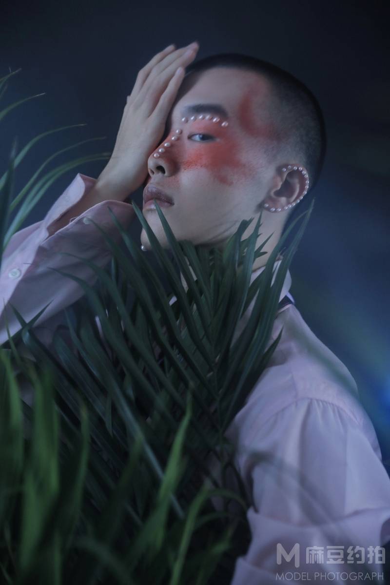 情绪模特