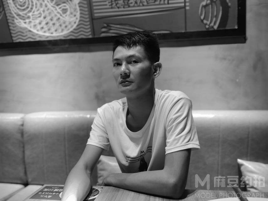 黑白模特