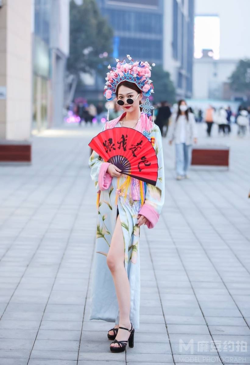 情绪模特