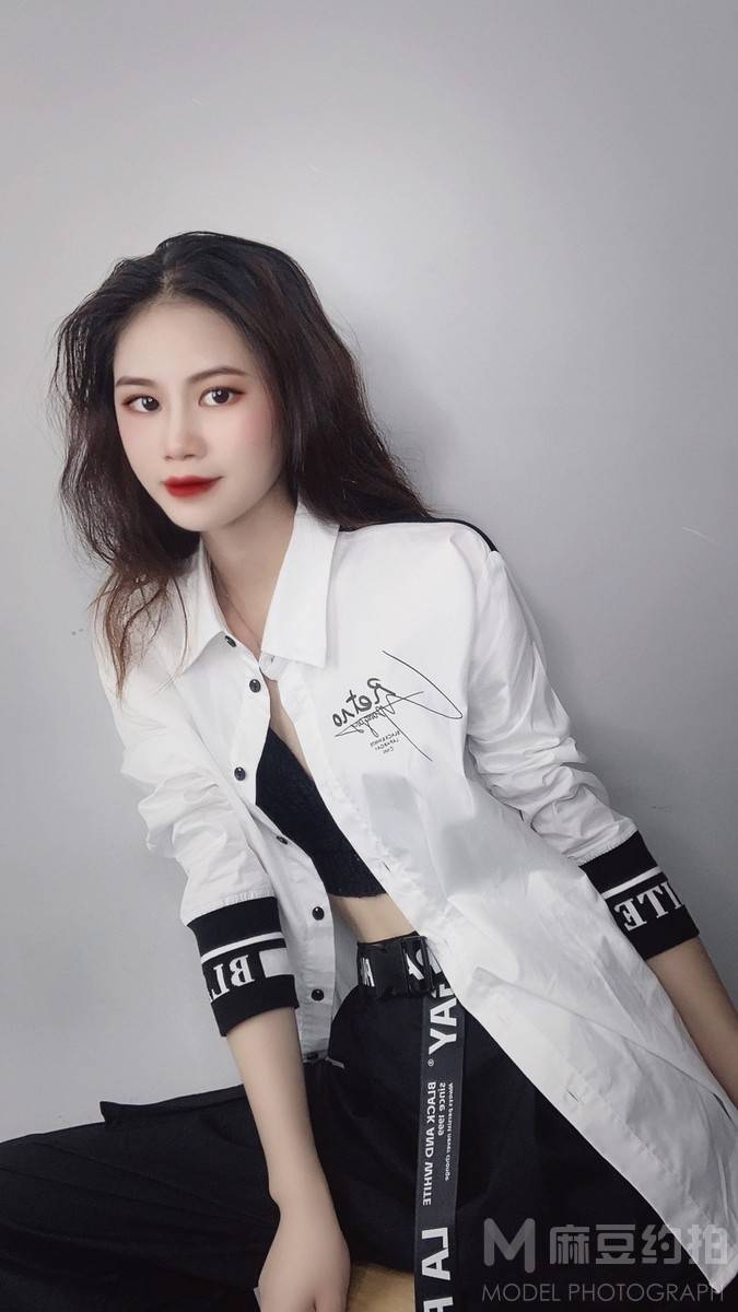 黑白模特