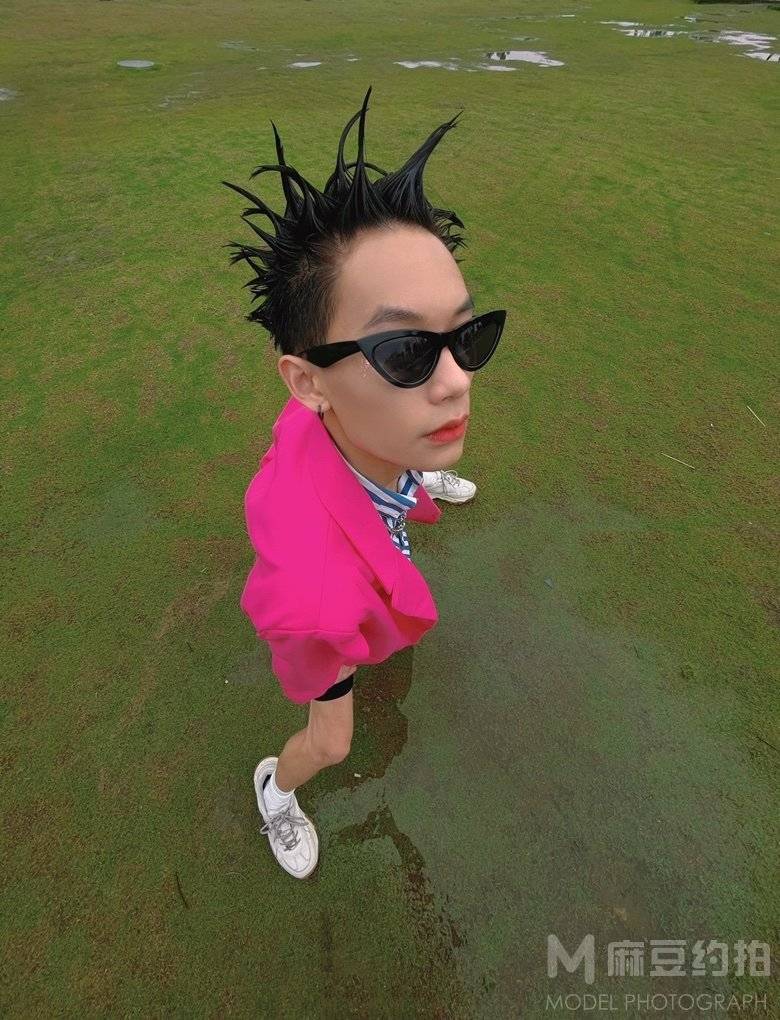 情绪模特