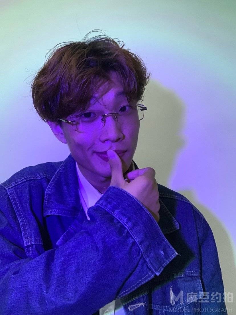 黑白模特