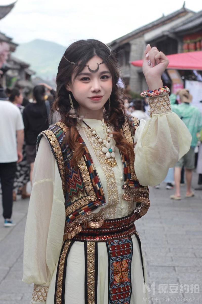 汉服模特