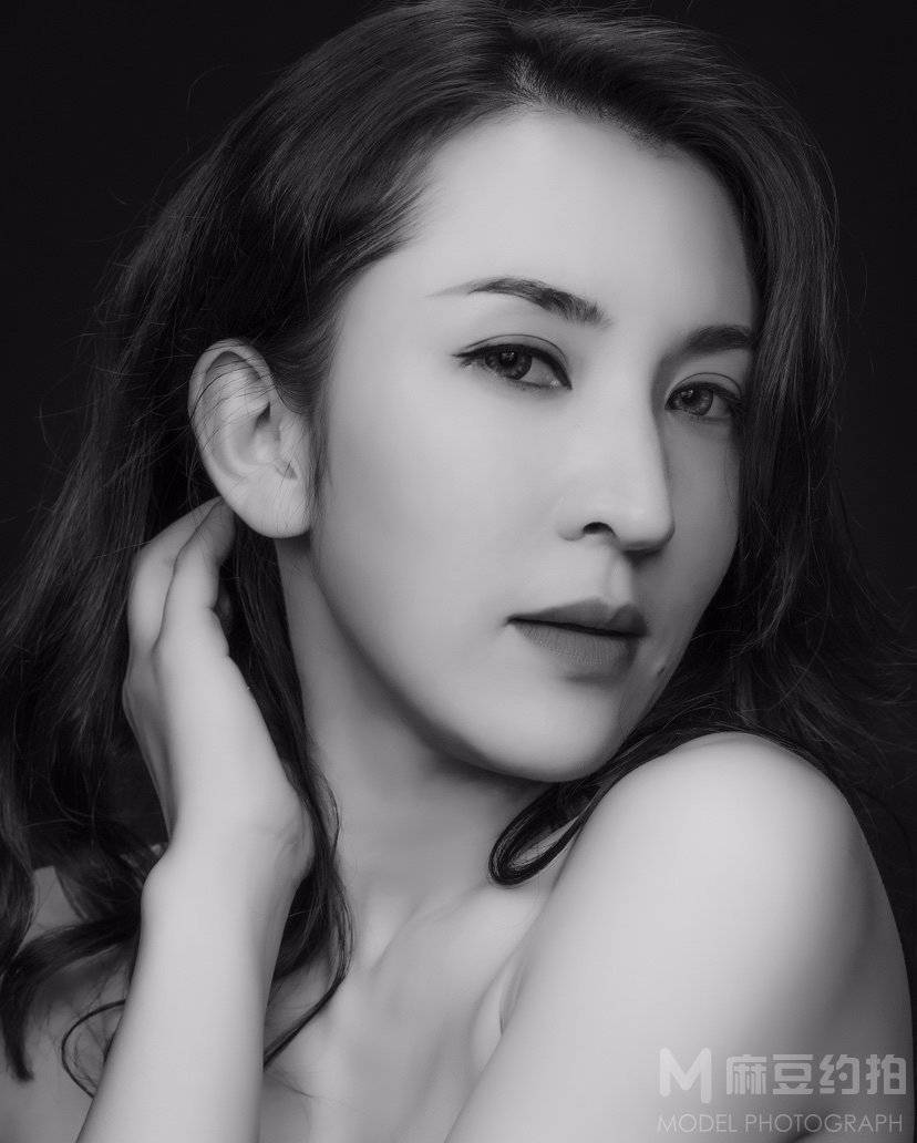 黑白模特