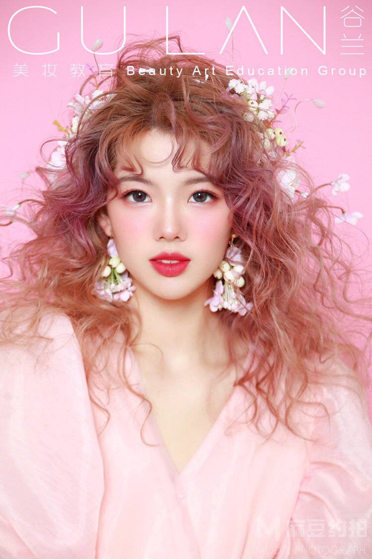 妆容模特