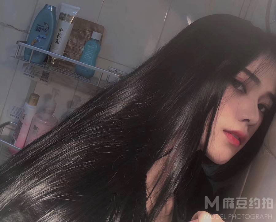黑白模特