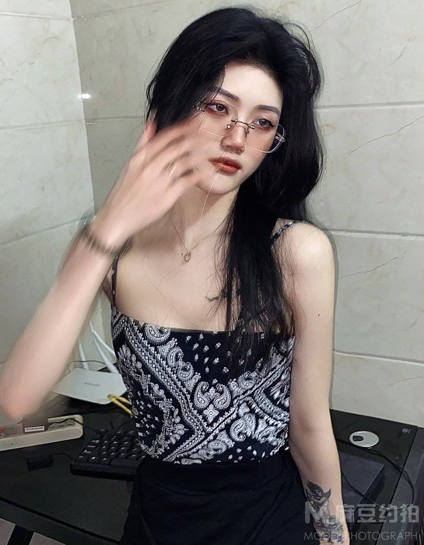 黑白模特