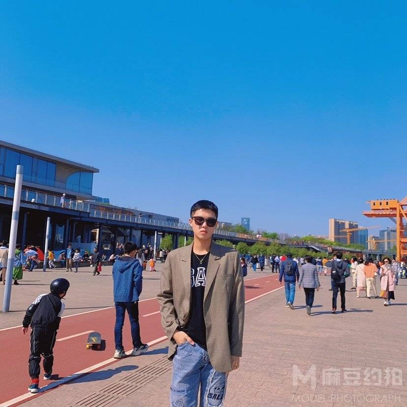 情绪模特