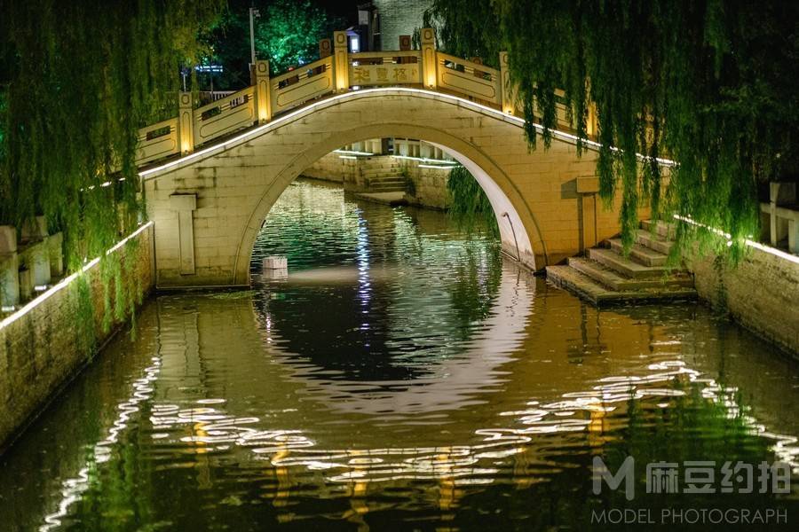 夜景模特