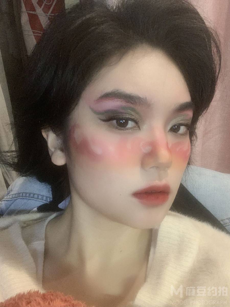 妆容模特