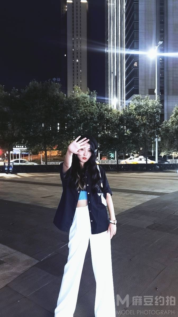 情绪模特