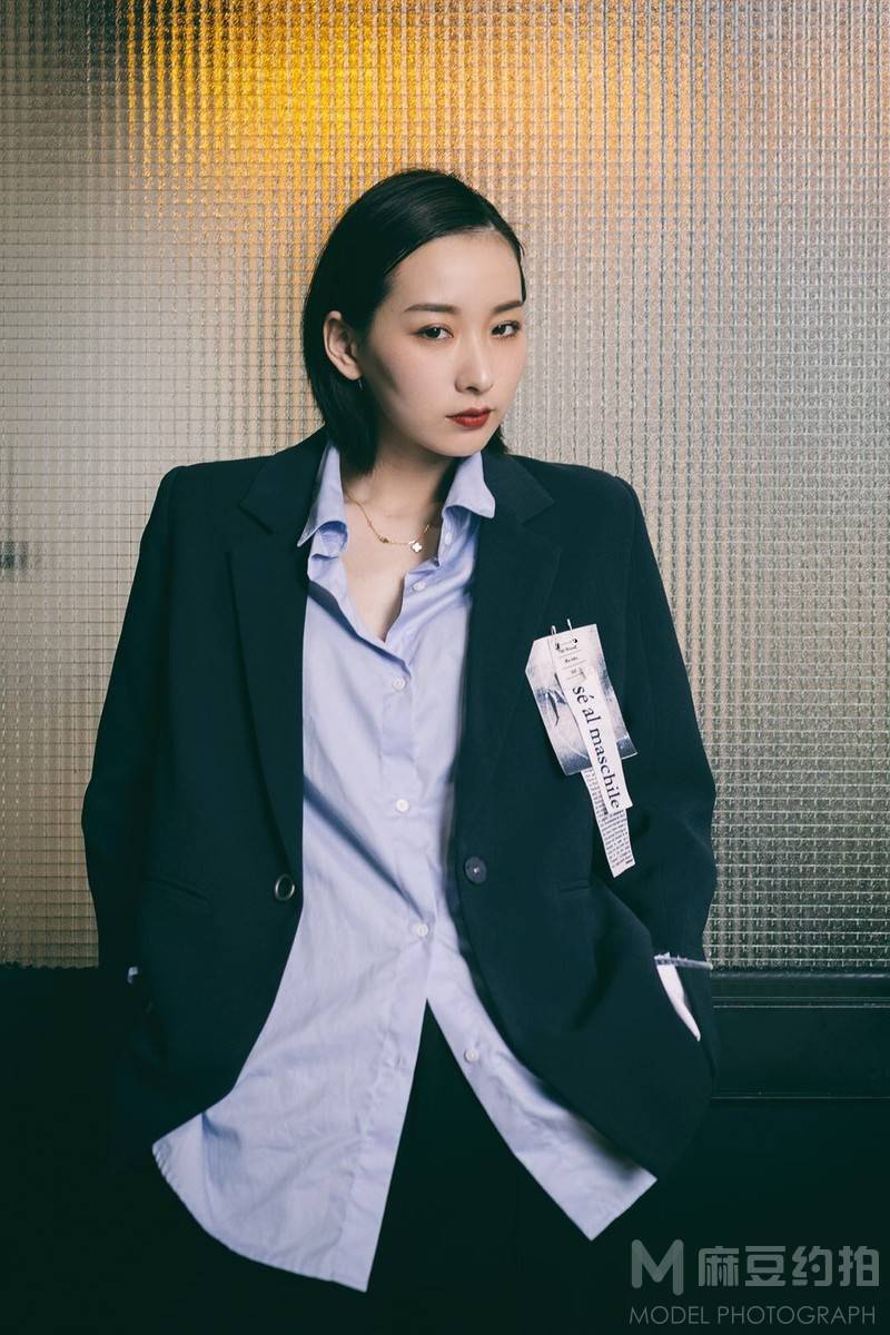 情绪模特