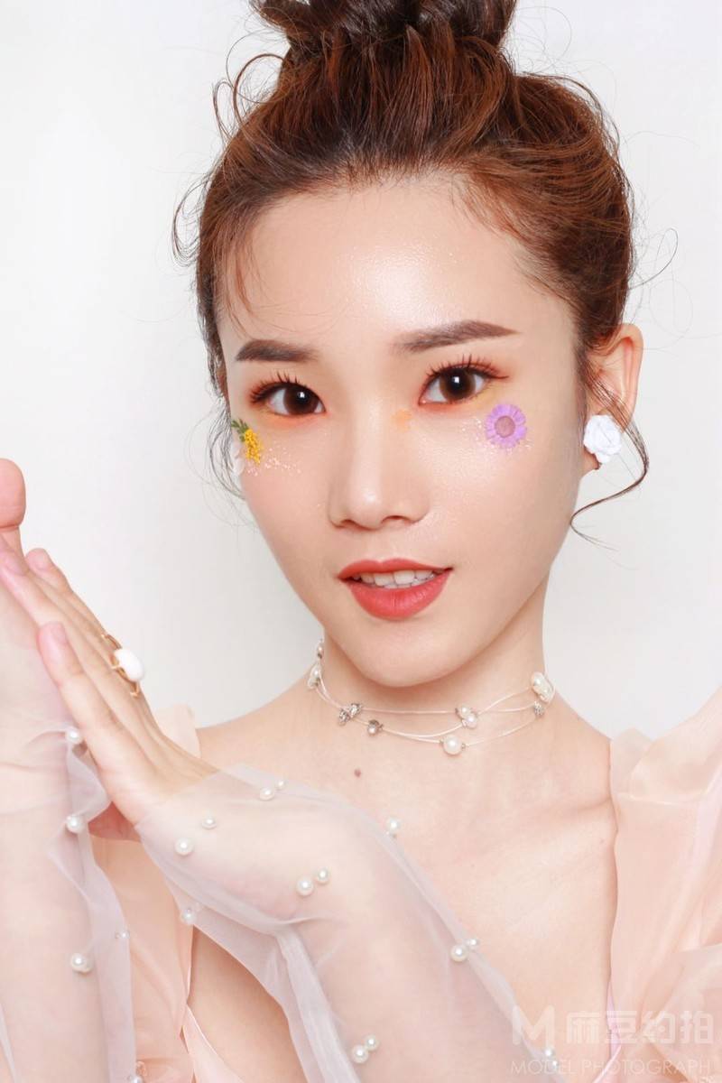 妆容模特