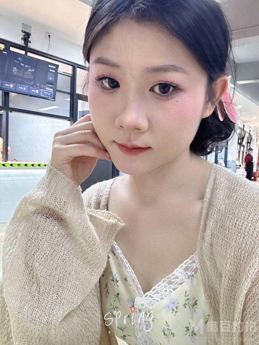 妆容模特