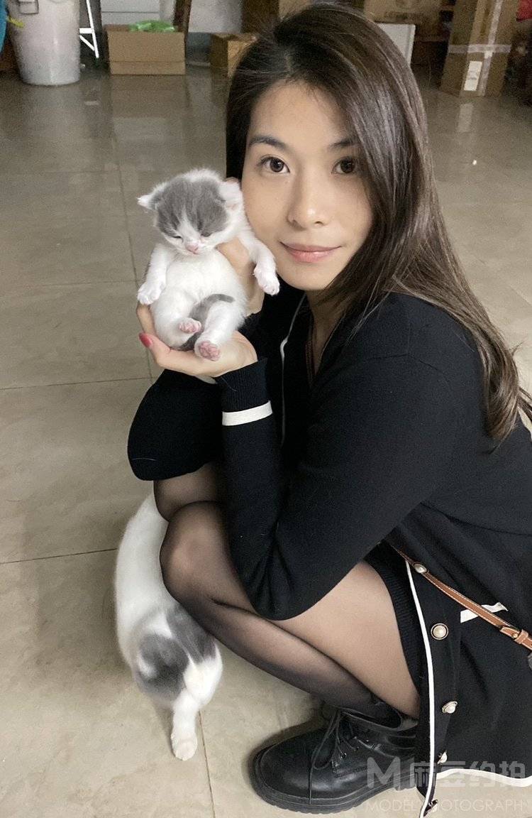 黑白模特