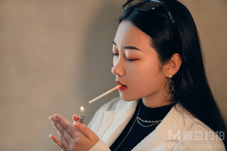 情绪模特