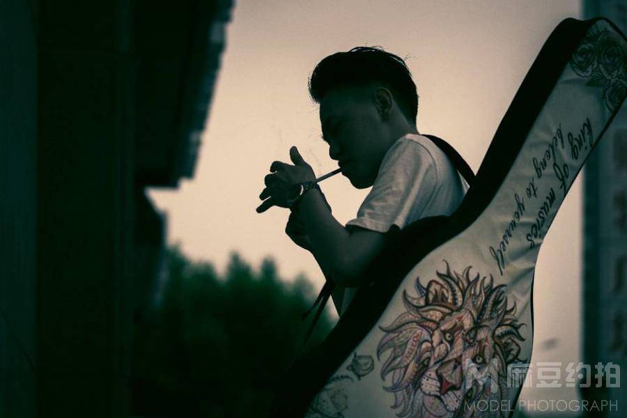 情绪模特