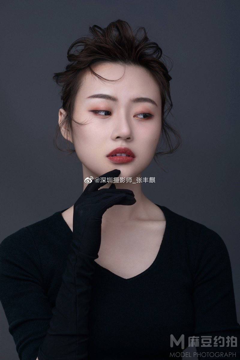 情绪模特