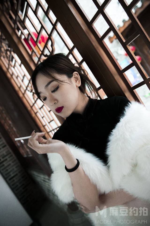 情绪模特