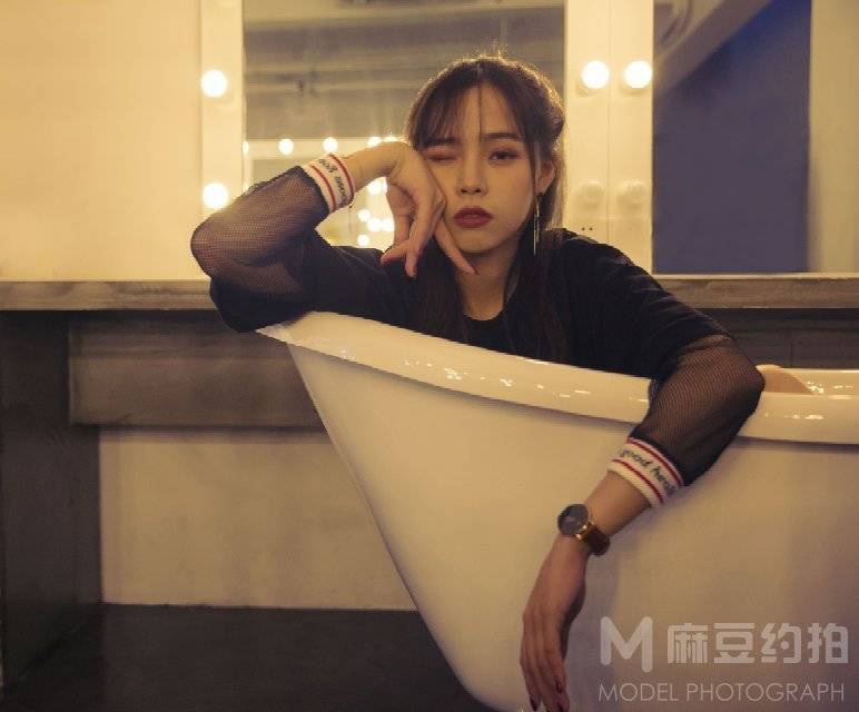 情绪模特