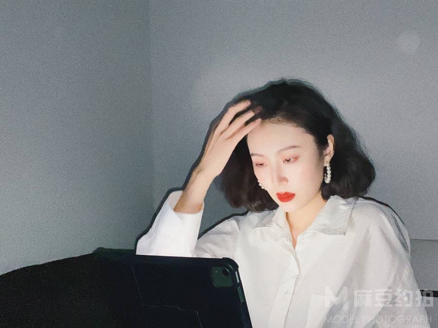 情绪模特