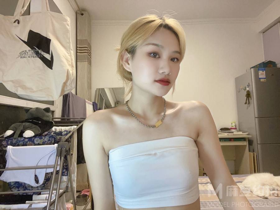 黑白模特
