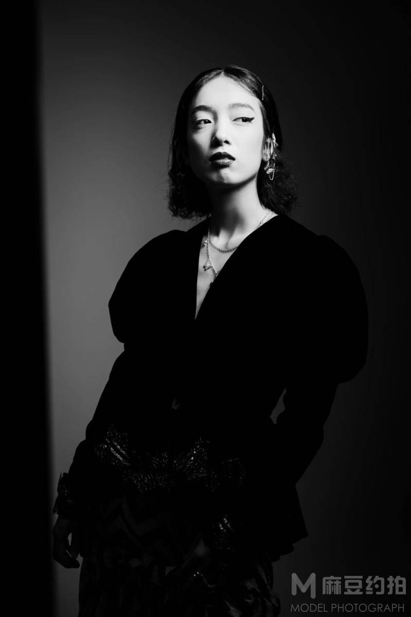 黑白模特