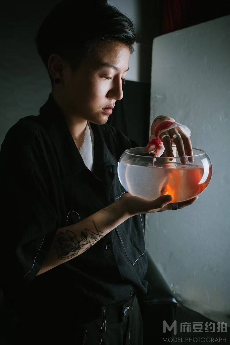 情绪模特