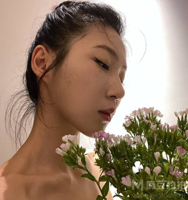 黑白模特