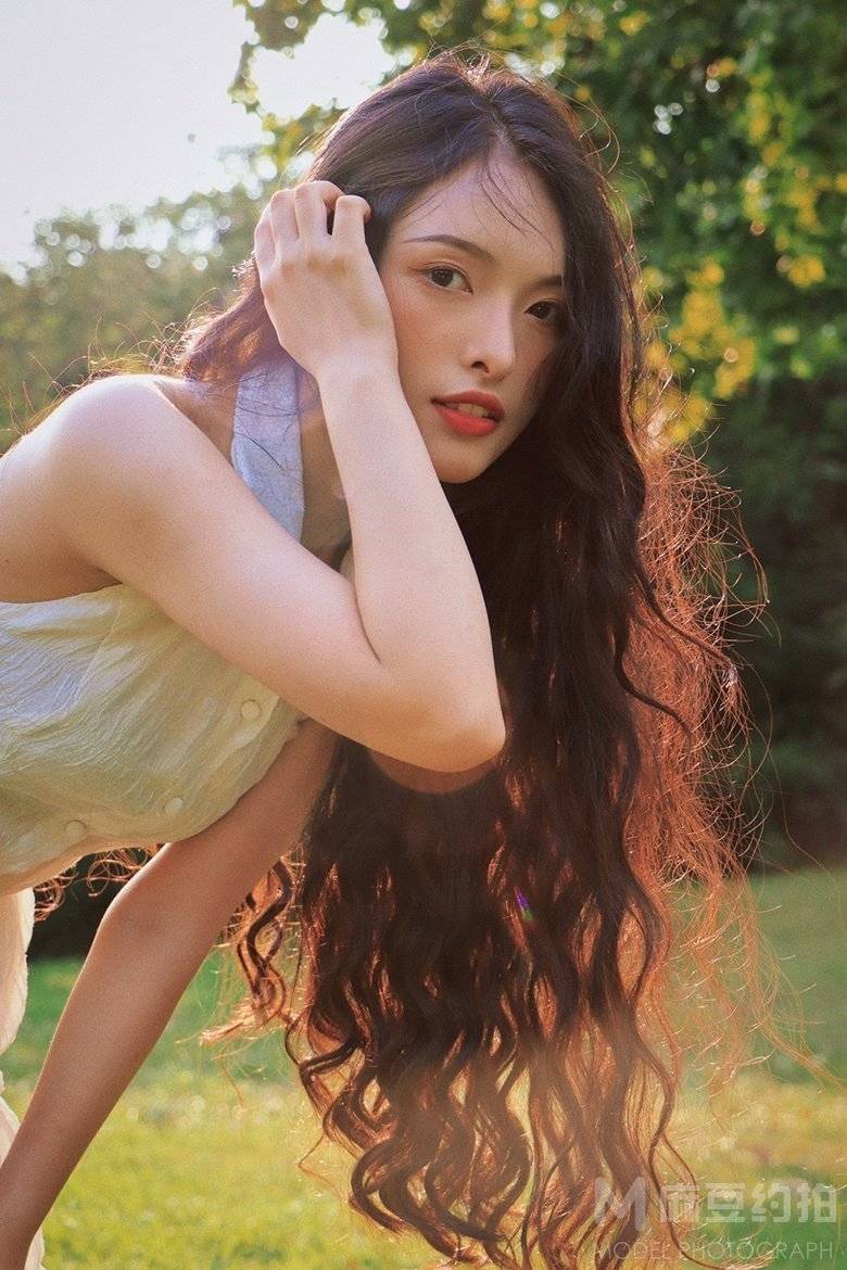 黑白模特