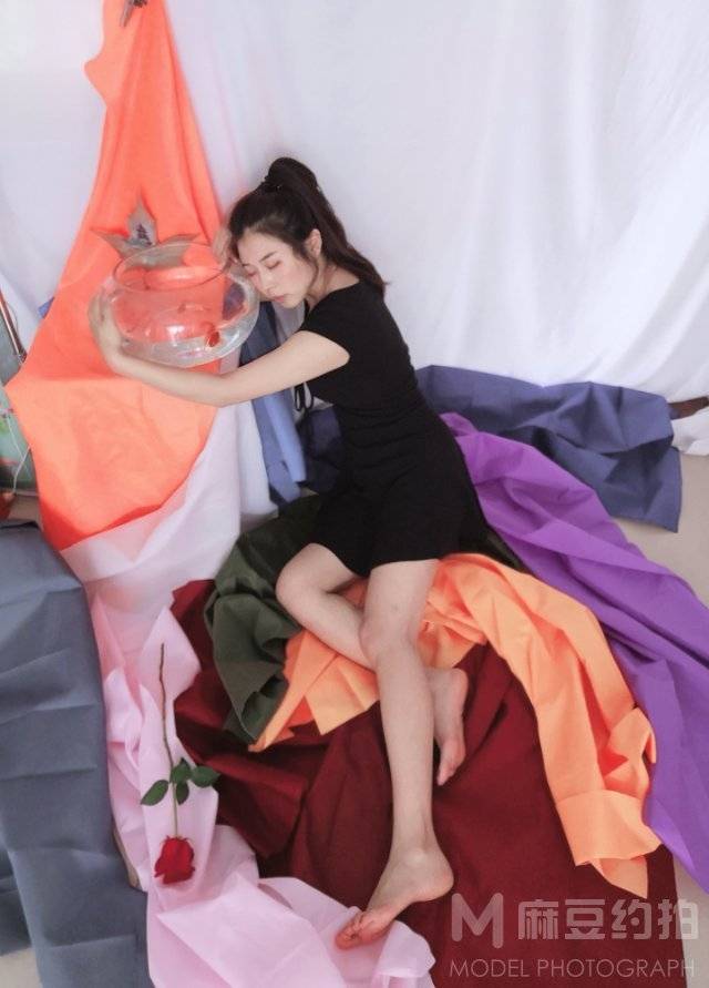 情绪模特