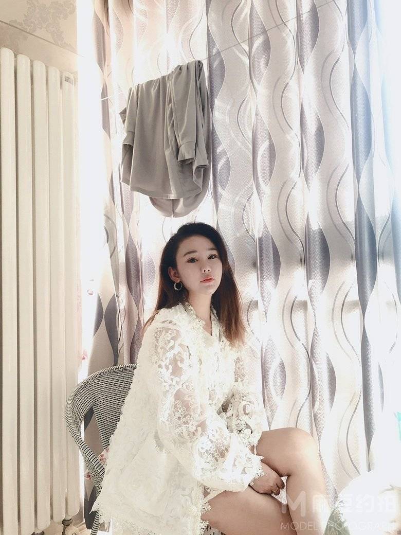 黑白模特