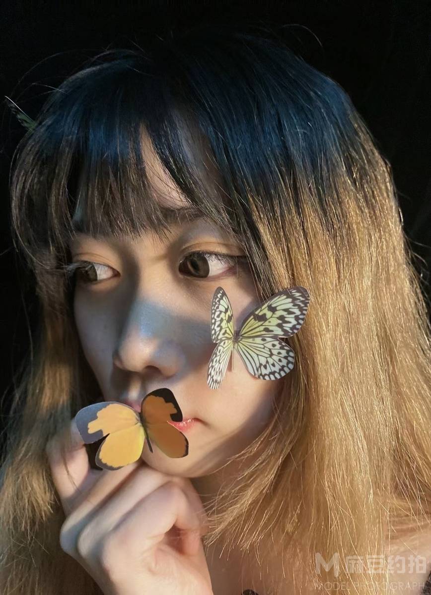 情绪模特