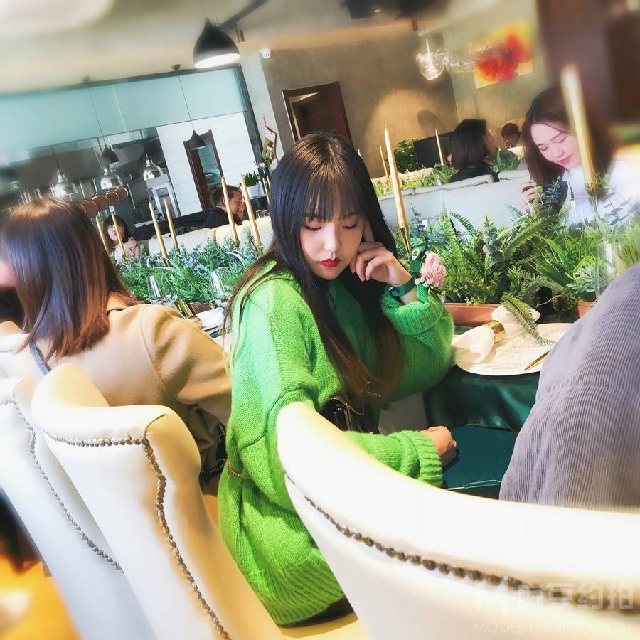 情绪模特