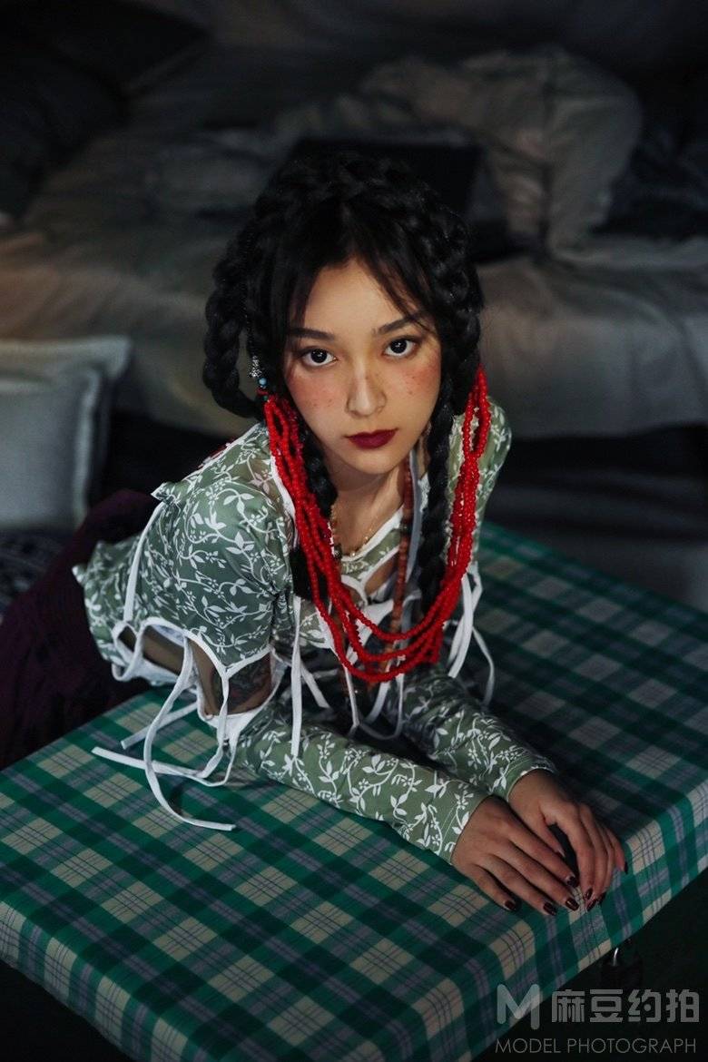 情绪模特