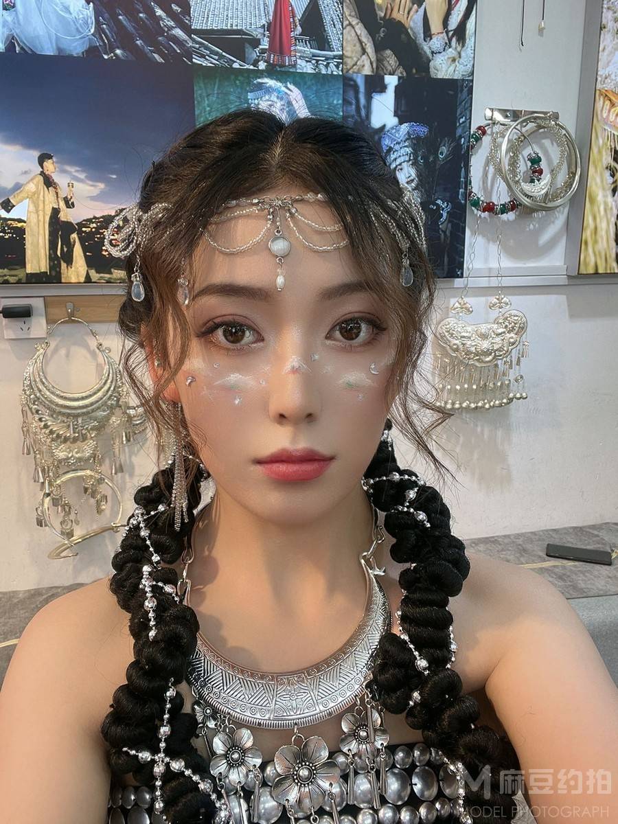 情绪模特