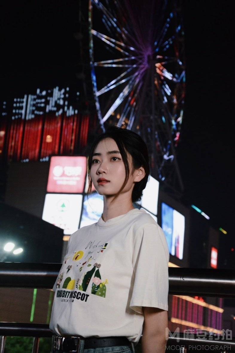 情绪模特