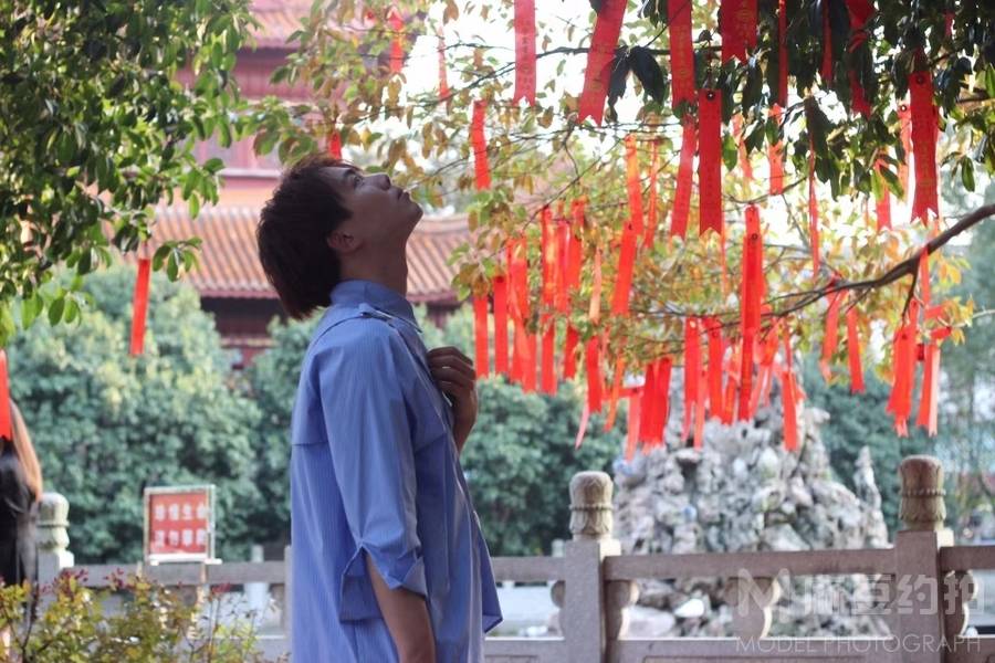 情绪模特