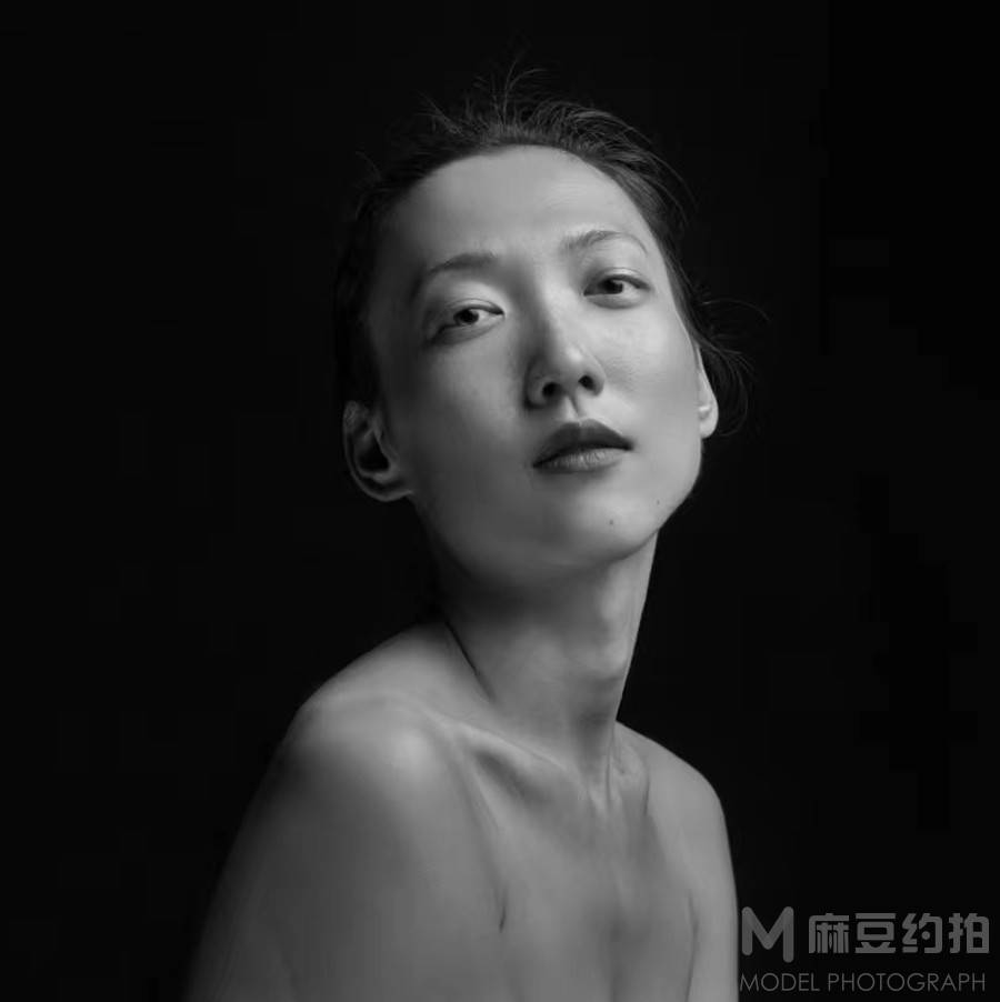 黑白模特