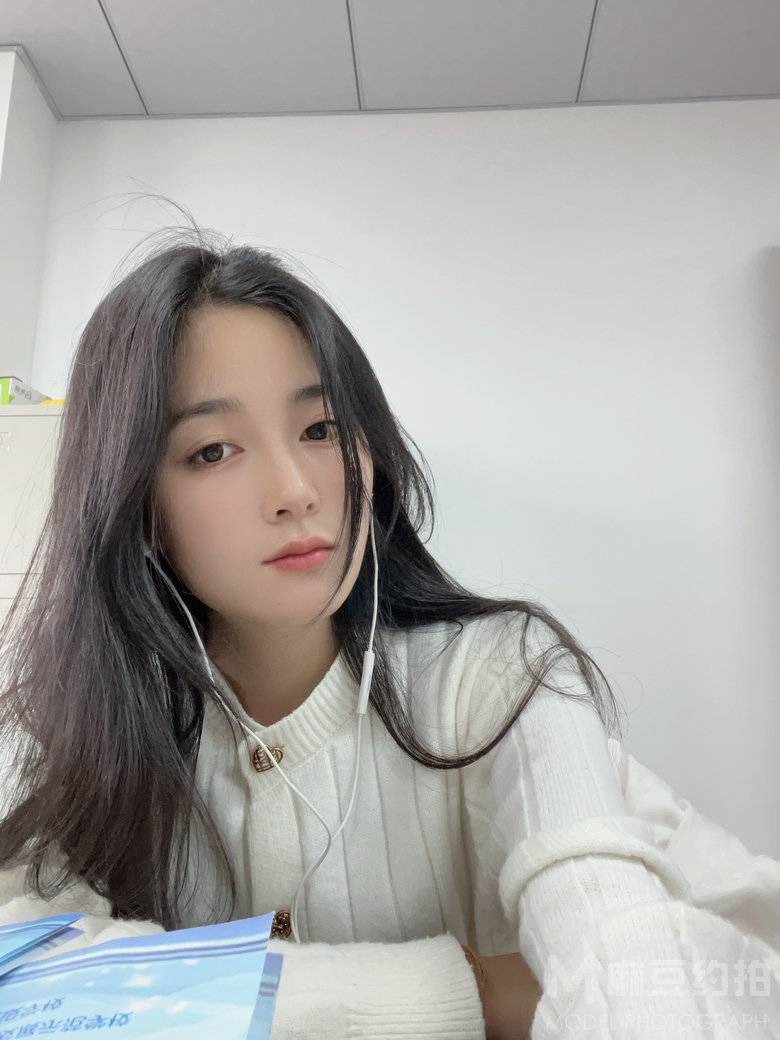 黑白模特