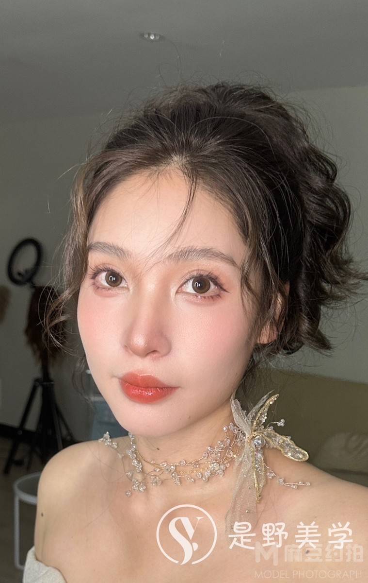 妆容模特