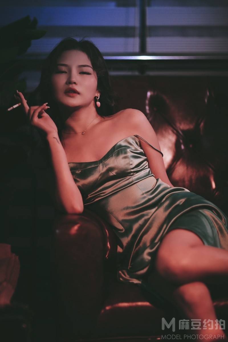 情绪模特