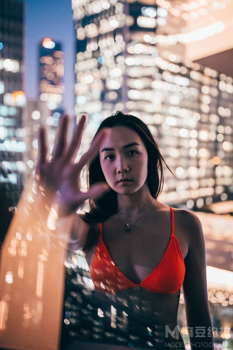 情绪模特