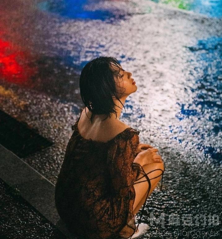 情绪模特