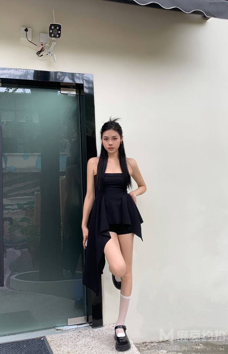 黑白模特