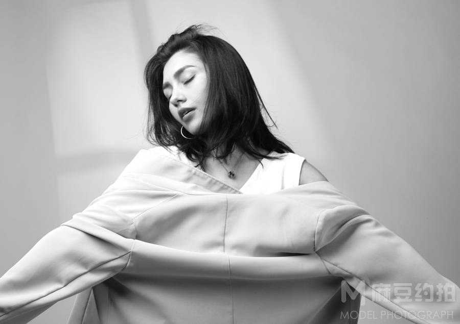 黑白模特