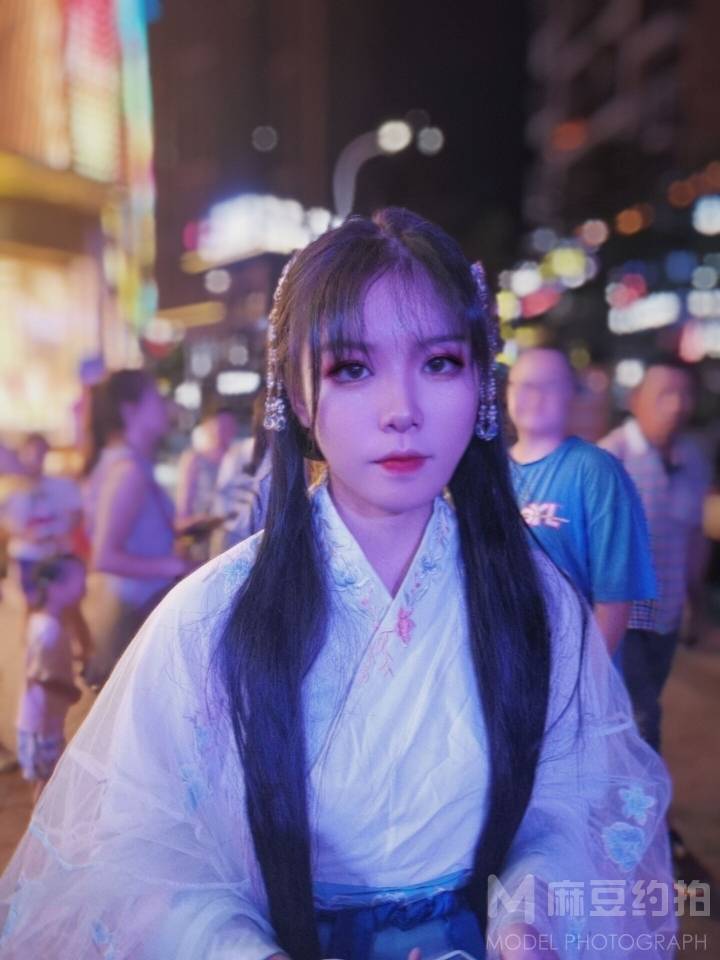 汉服模特