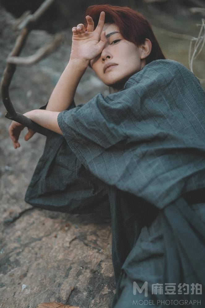 情绪模特